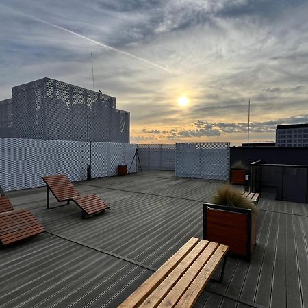 Family House By The River Odra -Panoramic Terrace - 3Room Apartment With 2 Separate Bedrooms And 2 Balconies By Wroapart-Pl- Perfect For Family & Business Stays 弗罗茨瓦夫 外观 照片