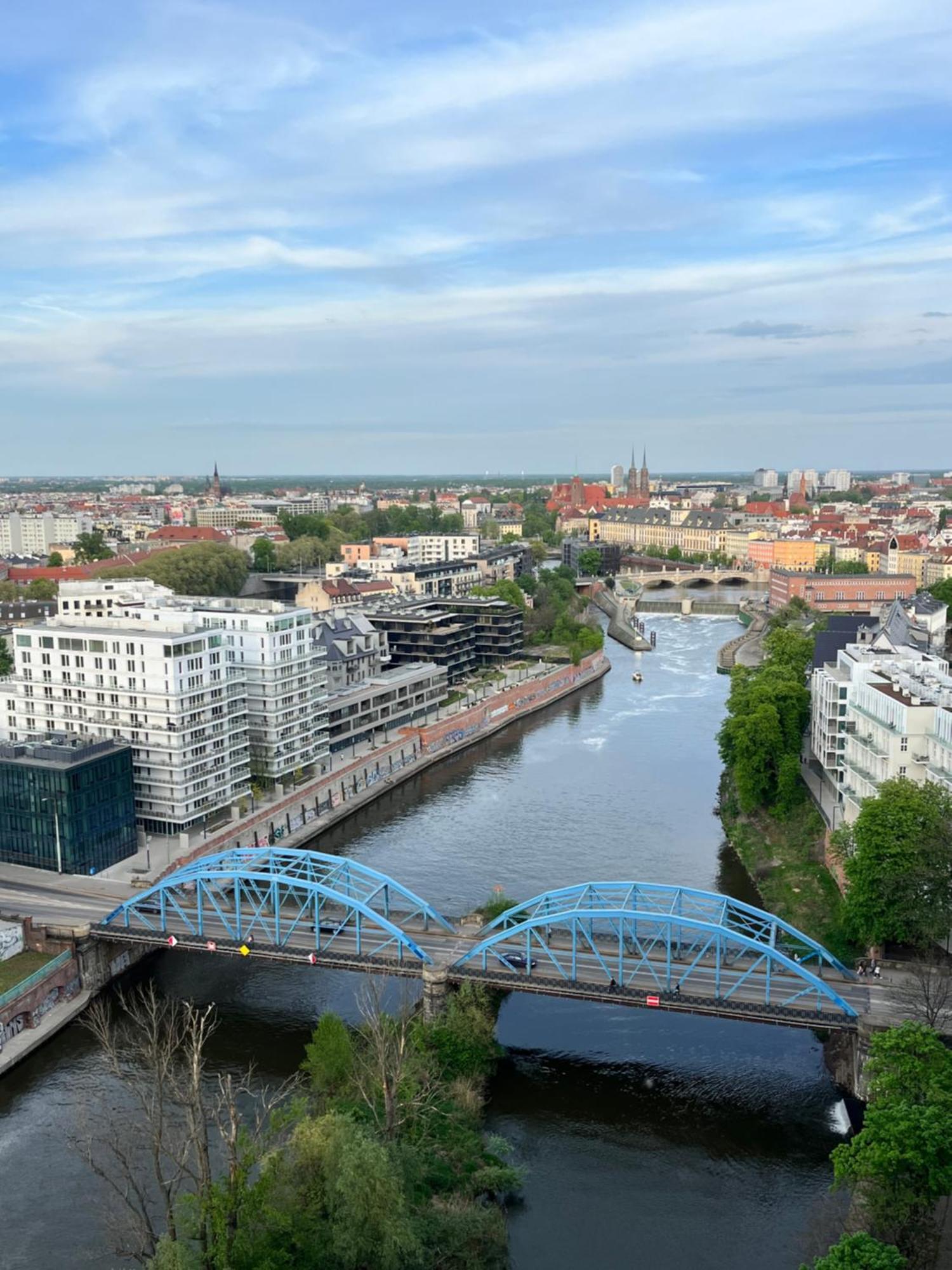 Family House By The River Odra -Panoramic Terrace - 3Room Apartment With 2 Separate Bedrooms And 2 Balconies By Wroapart-Pl- Perfect For Family & Business Stays 弗罗茨瓦夫 外观 照片
