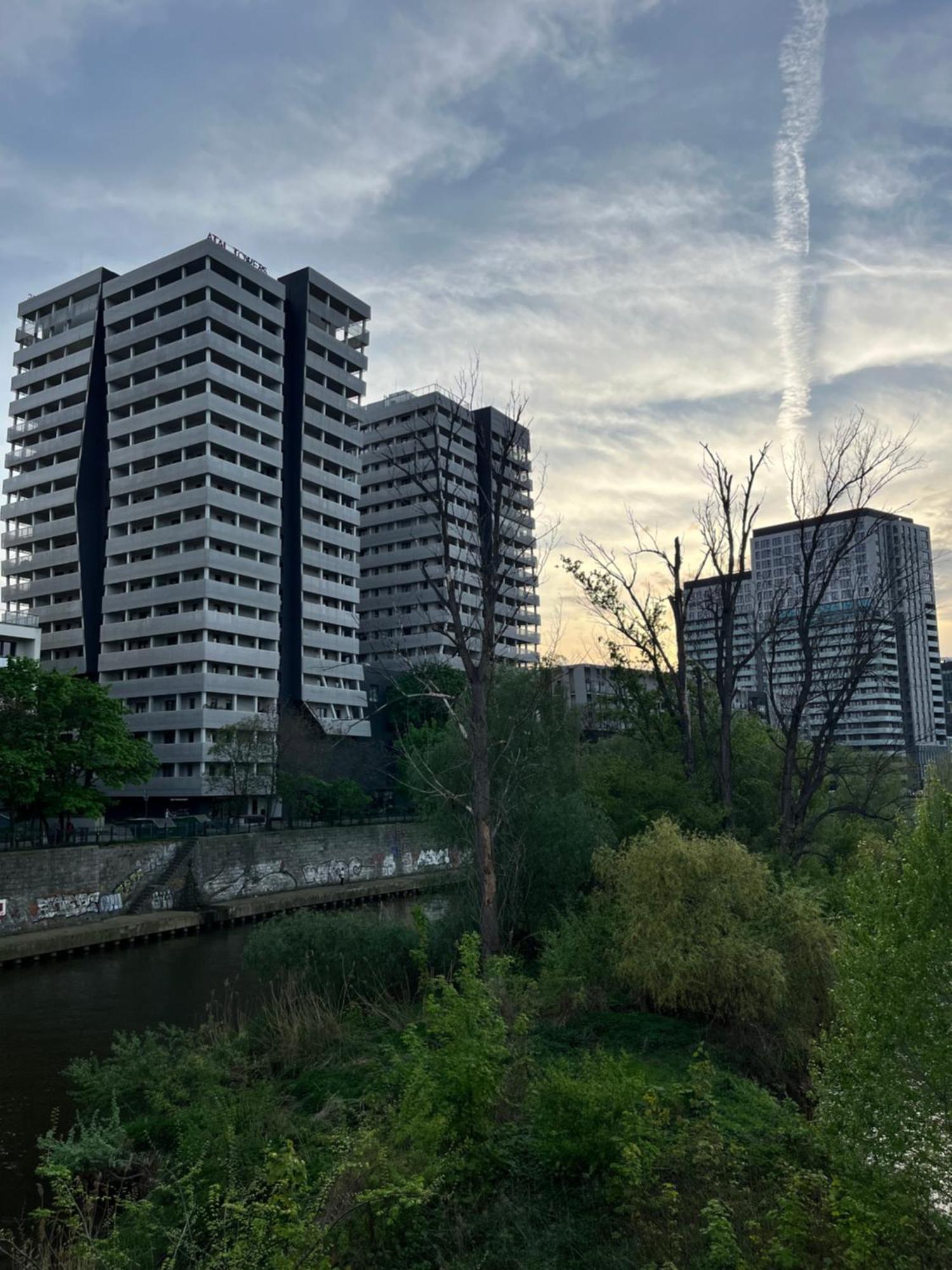 Family House By The River Odra -Panoramic Terrace - 3Room Apartment With 2 Separate Bedrooms And 2 Balconies By Wroapart-Pl- Perfect For Family & Business Stays 弗罗茨瓦夫 外观 照片