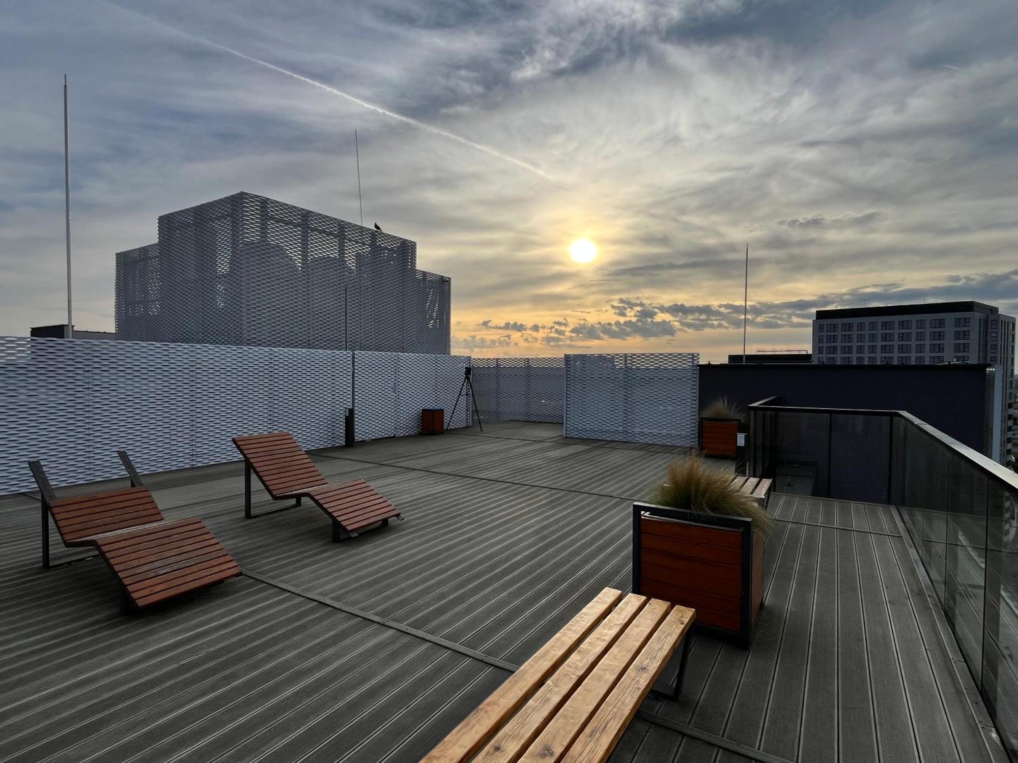 Family House By The River Odra -Panoramic Terrace - 3Room Apartment With 2 Separate Bedrooms And 2 Balconies By Wroapart-Pl- Perfect For Family & Business Stays 弗罗茨瓦夫 外观 照片
