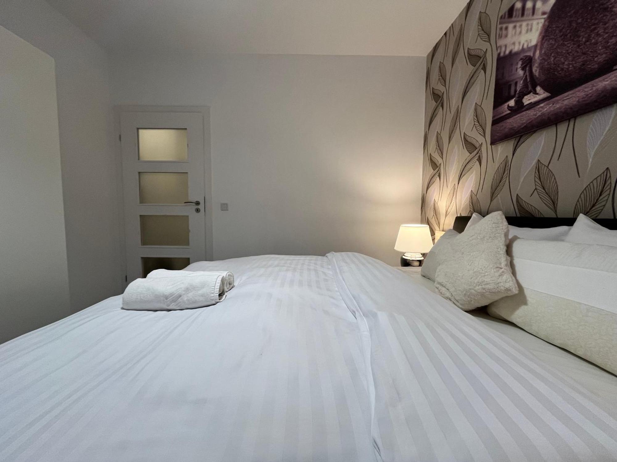 Family House By The River Odra -Panoramic Terrace - 3Room Apartment With 2 Separate Bedrooms And 2 Balconies By Wroapart-Pl- Perfect For Family & Business Stays 弗罗茨瓦夫 外观 照片