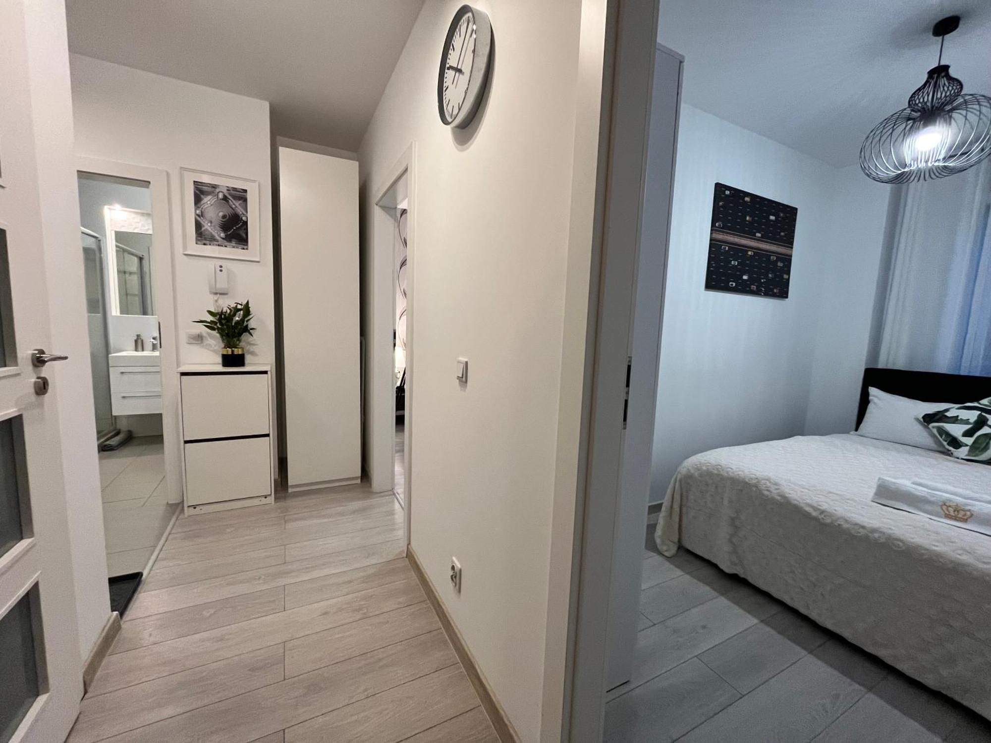 Family House By The River Odra -Panoramic Terrace - 3Room Apartment With 2 Separate Bedrooms And 2 Balconies By Wroapart-Pl- Perfect For Family & Business Stays 弗罗茨瓦夫 外观 照片