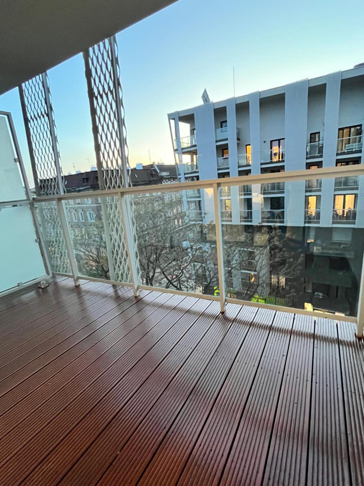 Family House By The River Odra -Panoramic Terrace - 3Room Apartment With 2 Separate Bedrooms And 2 Balconies By Wroapart-Pl- Perfect For Family & Business Stays 弗罗茨瓦夫 外观 照片